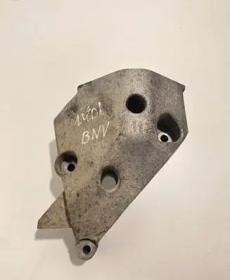 Volkswagen Polo IV 9N3 Engine mounting bracket 045199207H