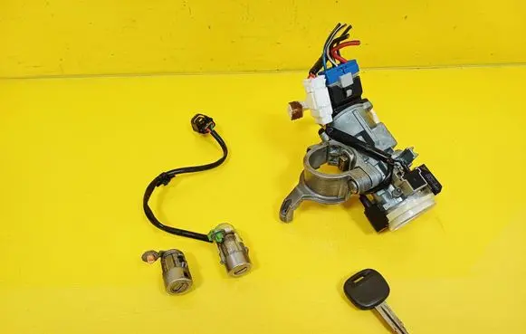 Mitsubishi Galant Ignition lock 337719