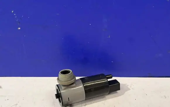 Polestar 2 Windscreen/windshield washer pump 32274158