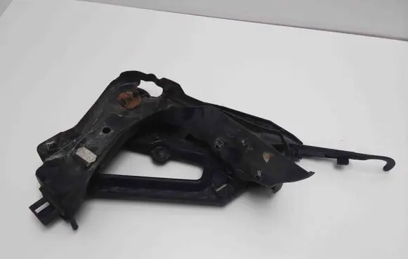Skoda Octavia Mk2 (1Z) Headlight/headlamp mounting bracket 1Z0941340