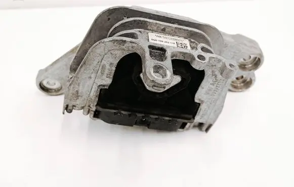 Volkswagen Jetta VI Engine mount bracket 5Q0199262CM G3398100