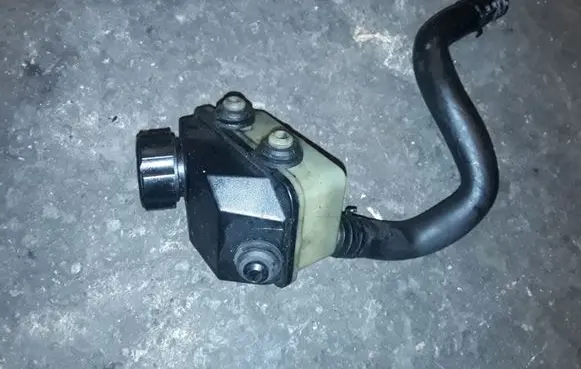 Volvo S80 Power steering fluid tank/reservoir 4N513531