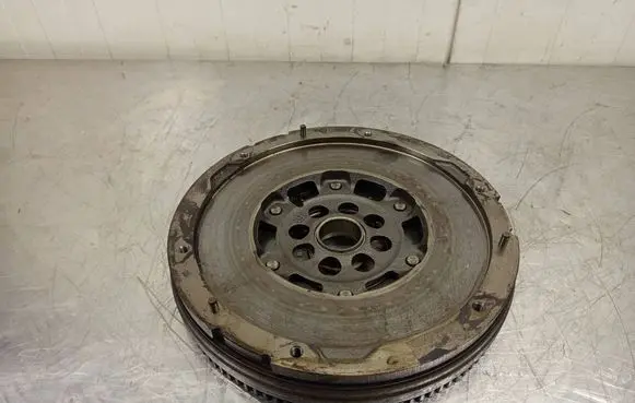 Ford Kuga II Dual mass flywheel AG916477AE