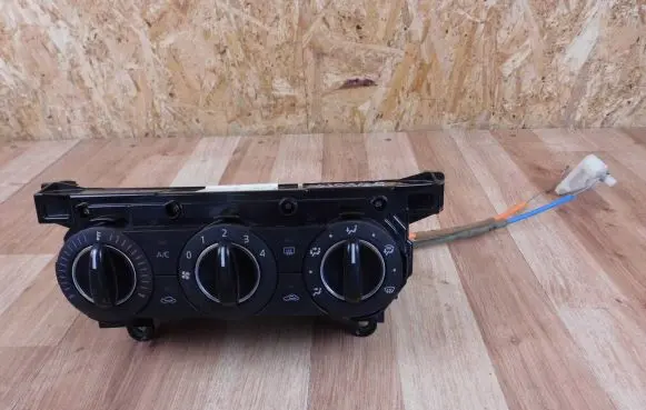 Mazda 2 Climate control unit DB1N61190A