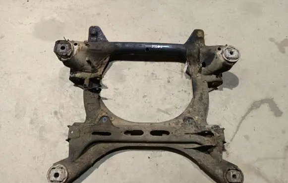 Volkswagen Touareg I Front subframe