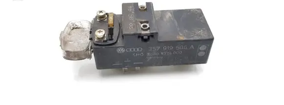 Volkswagen PASSAT B4 Coolant fan relay 357919506A
