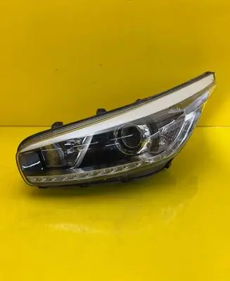 KIA Ceed Headlight/headlamp 92101-A2060
