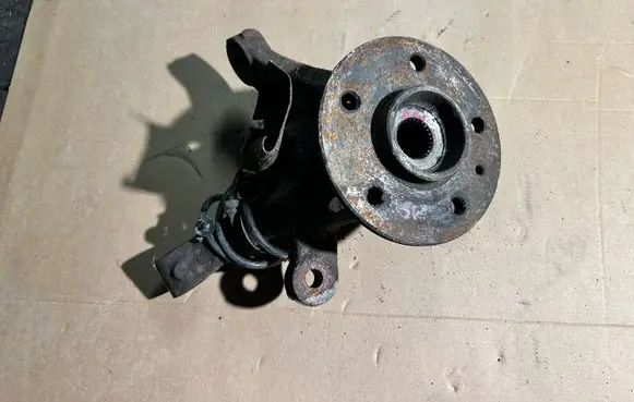 Mercedes-Benz Vito Viano W638 Front wheel hub spindle knuckle 6383320224