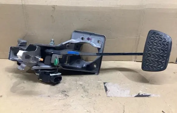 Lexus RX 330 - 350 - 400H Brake pedal 8951047010