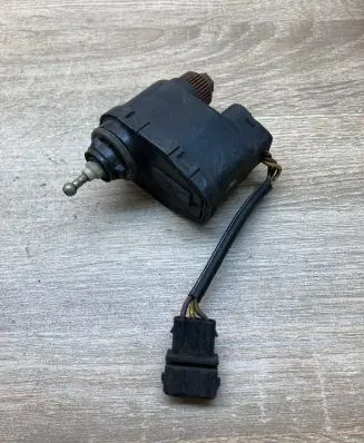 Seat Toledo I (1L) Headlight level adjustment motor 1L0941295