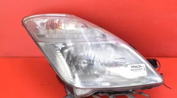Toyota Prius (XW30) Headlight/headlamp