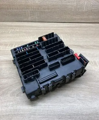 Opel Signum Fuse module 13205777 519165005