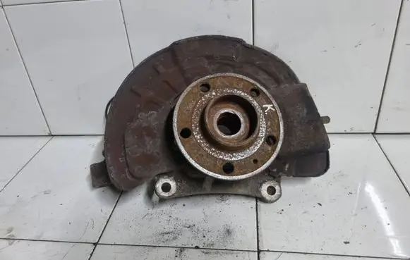 Volvo V70 Front wheel hub 9461944