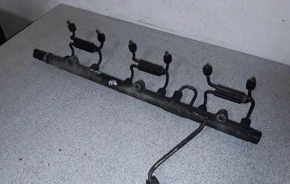 BMW 5 E39 Fuel main line pipe 0445216002