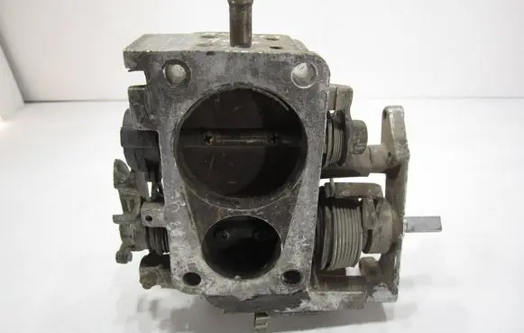 Volkswagen PASSAT B3 Throttle valve 051063B B0075