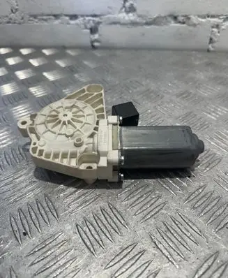 Mercedes-Benz S C217 Front door window regulator motor A55383110