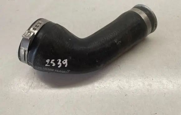 BMW 5 F10 F11 Intercooler hose/pipe 7575407