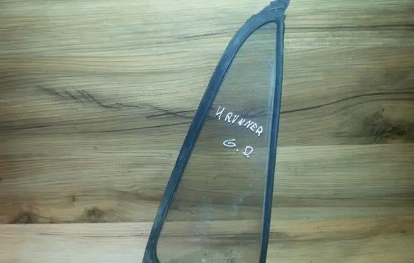 Rear vent window glass
