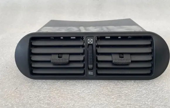 Mitsubishi Eclipse (D21A/D22A/D27A) Dash center air vent grill