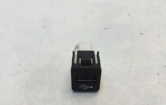 BMW 2 F44 USB socket connector 74558010