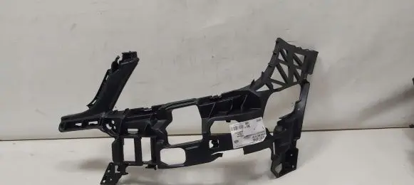 Mercedes-Benz C W204 Front bumper mounting bracket A2048854165