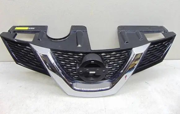 Nissan X-Trail T32 Front bumper upper radiator grill 623104CE0A