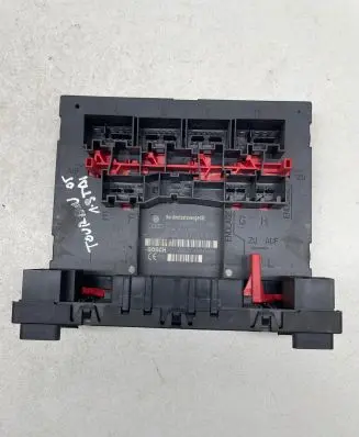 Volkswagen Touran I Fuse box set 3C0937049E F005V00526 H37S1002