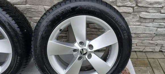 Skoda Karoq R17 winter tire 