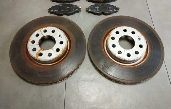 Audi Q3 F3 Front brake disc 5Q0615301F