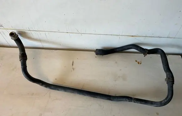 Mercedes-Benz E W211 Engine coolant pipe/hose A2115000572