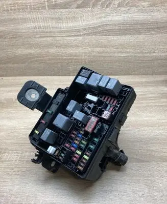 Toyota Avensis T270 Fuse module 0348YA1