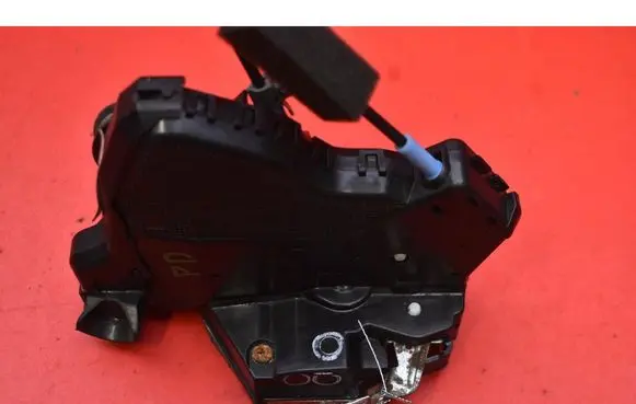 Honda Civic IX Front door lock 