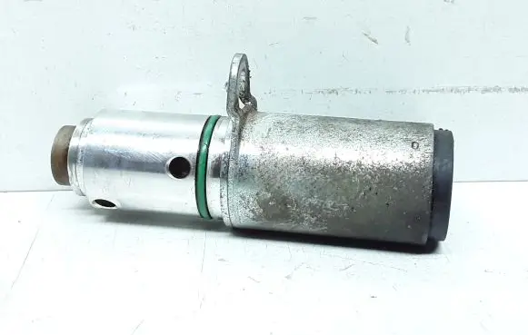 Volvo V70 Camshaft vanos timing valve 31216221