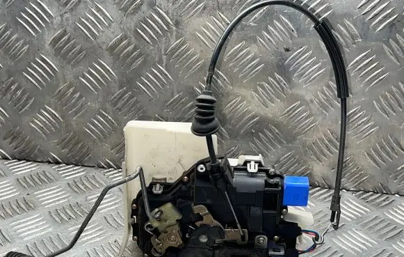 Volkswagen Cross Polo Front door lock
