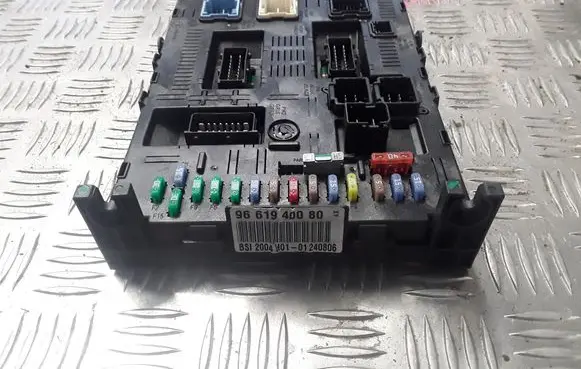 Peugeot 307 Comfort/convenience module 9661940080
