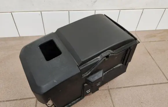 Volvo V50 Battery box tray 