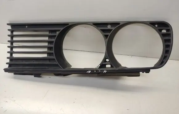 BMW 3 E30 Under headlight/headlamp trim 18760920