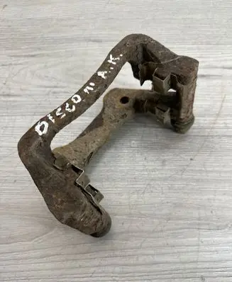 Land Rover Discovery 3 - LR3 Brake caliper pad carrier rear 