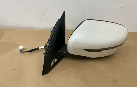 Nissan Qashqai Front door electric wing mirror 20805001