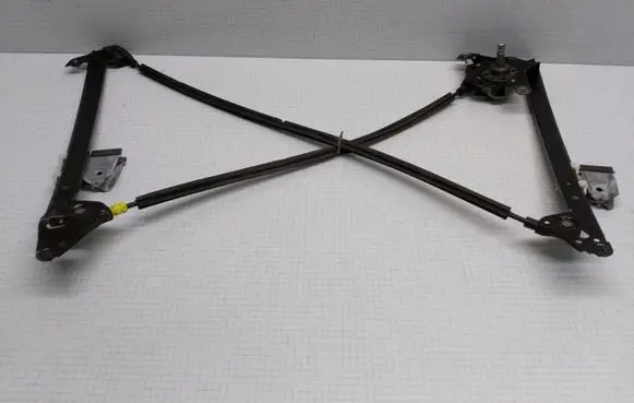 Rear door manual window regulator
