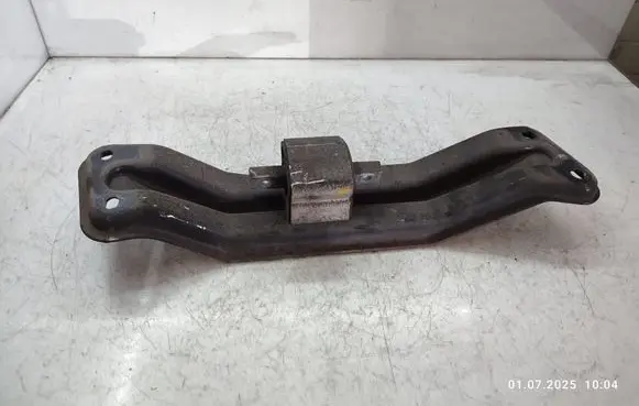 Infiniti Q50 Gearbox mounting bracket 