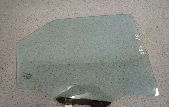 Honda Civic Sliding door window/glass 