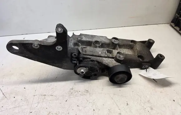 Volvo V70 Engine mounting bracket 8642196