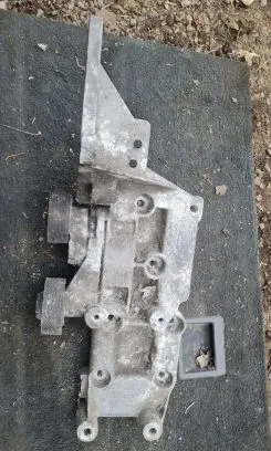 Volvo V70 Engine mounting bracket 8642196