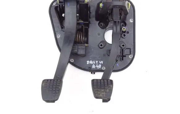 Opel Astra K Brake pedal 258DA100