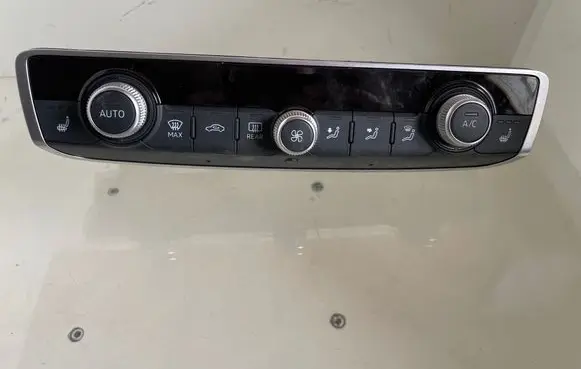 Audi Q2 - Climate control unit 8V0820043AK 901565110002