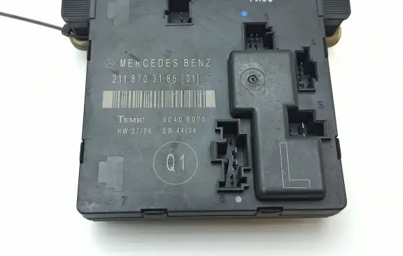 Mercedes-Benz E W211 Door control unit/module 2118703185 00406075