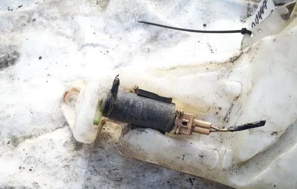 Ford Focus Windscreen/windshield washer pump 93bb17k624ba