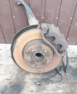 Land Rover Discovery 3 - LR3 Front wheel hub spindle knuckle