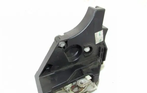 Mitsubishi L200 Front door lock 